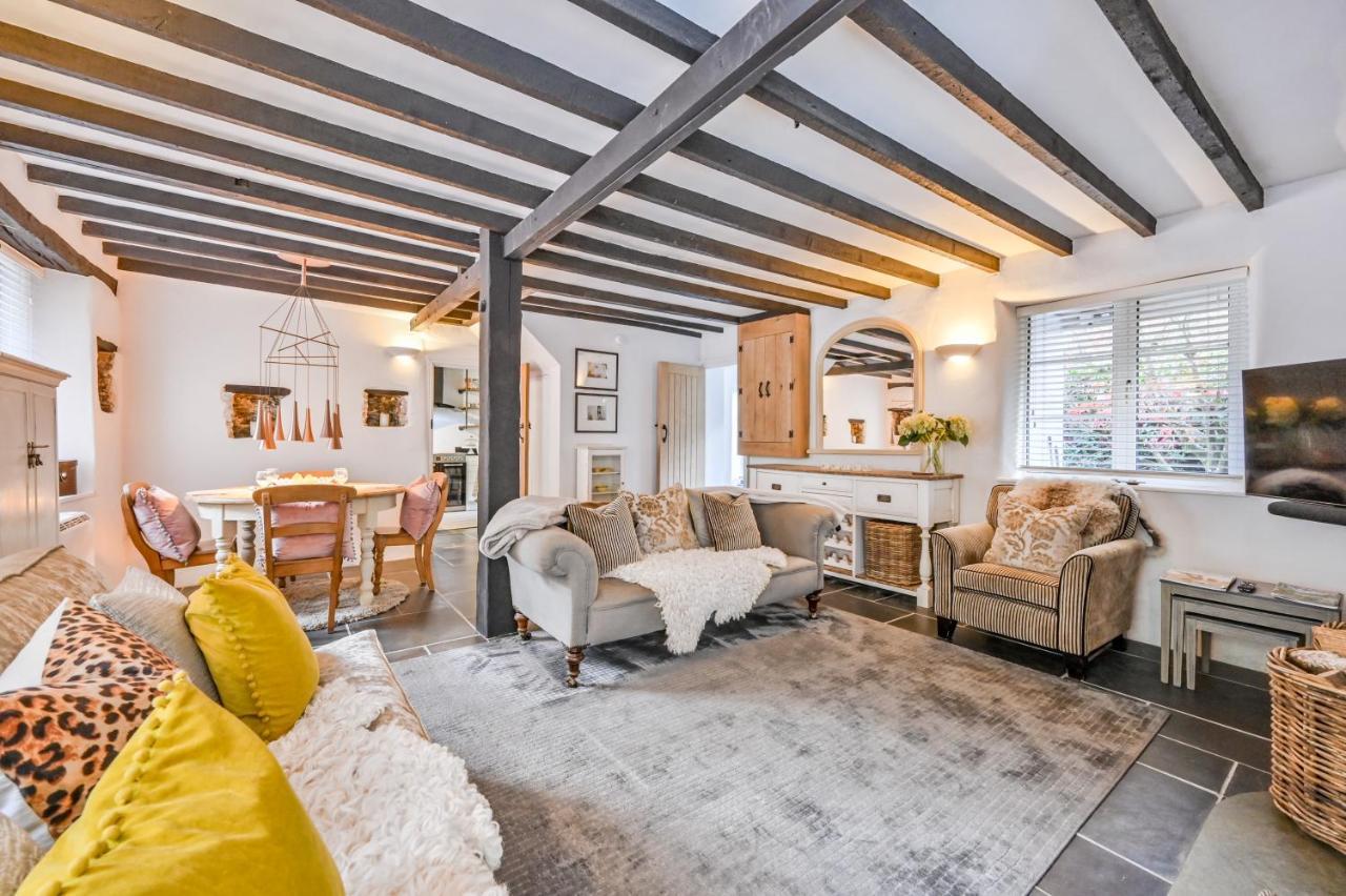 A Superb Bijou Retreat With Jacuzzi Near An Excellent Village Pub 옐버턴 외부 사진