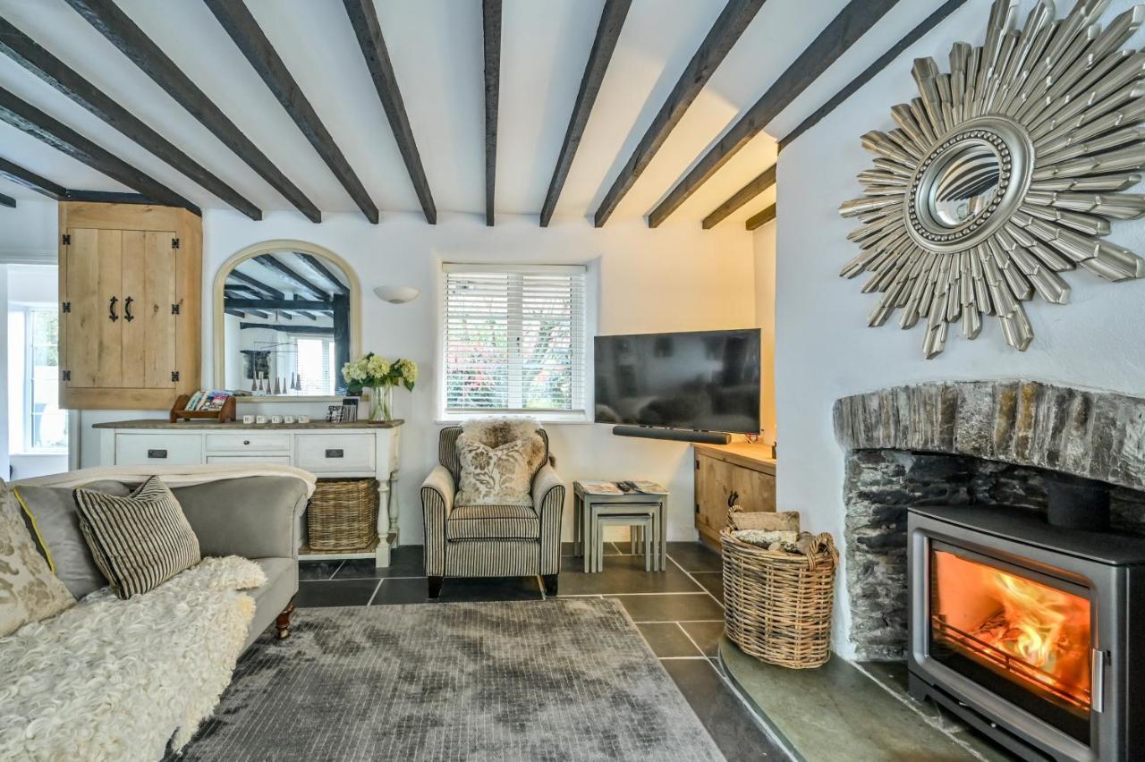 A Superb Bijou Retreat With Jacuzzi Near An Excellent Village Pub 옐버턴 외부 사진