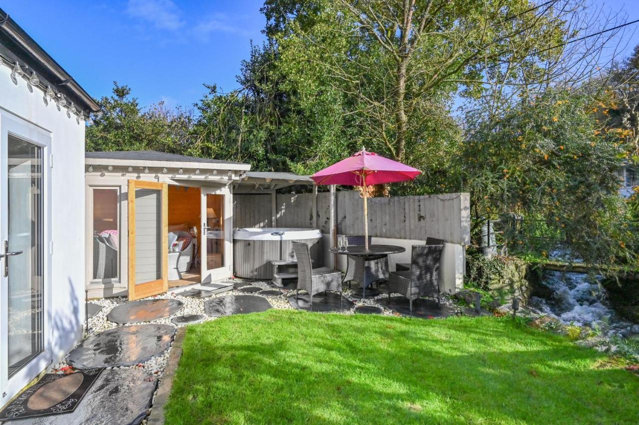 A Superb Bijou Retreat With Jacuzzi Near An Excellent Village Pub 옐버턴 외부 사진