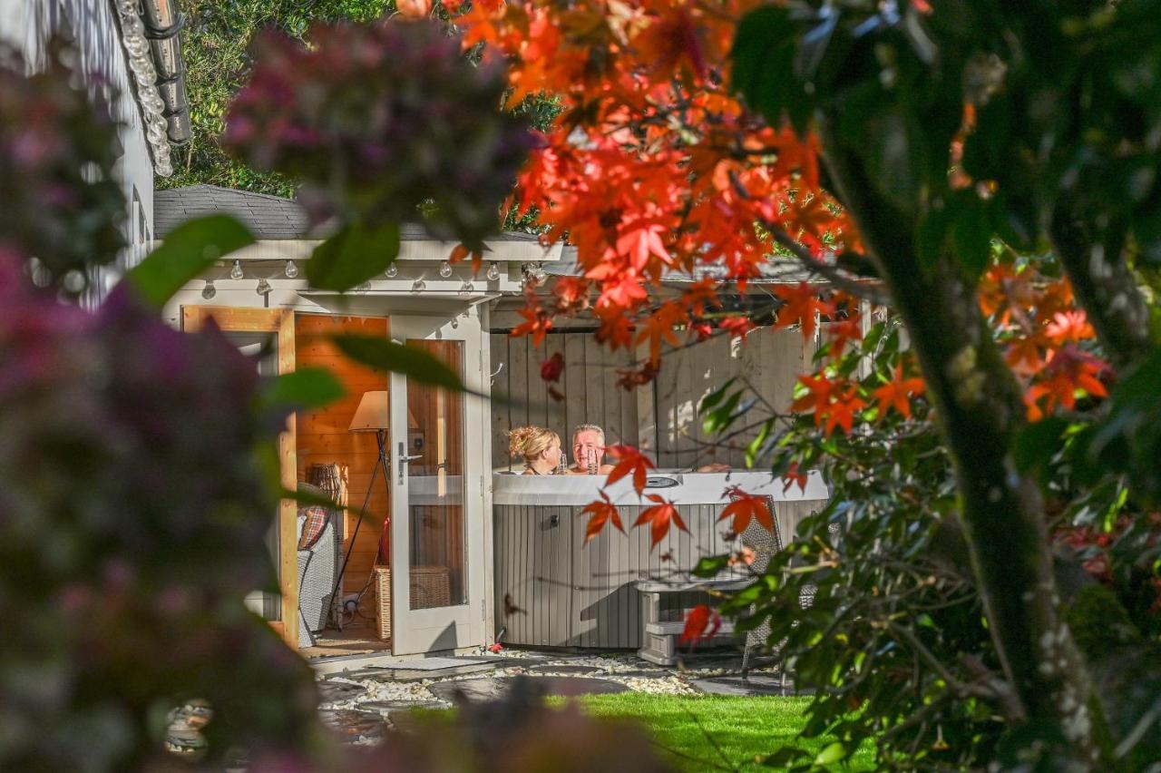 A Superb Bijou Retreat With Jacuzzi Near An Excellent Village Pub 옐버턴 외부 사진