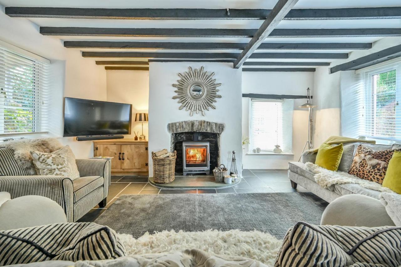 A Superb Bijou Retreat With Jacuzzi Near An Excellent Village Pub 옐버턴 외부 사진