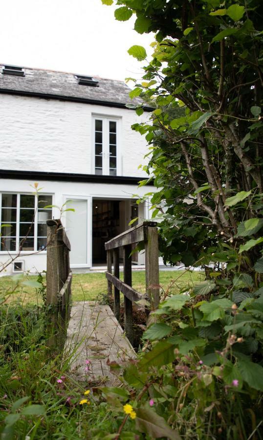 A Superb Bijou Retreat With Jacuzzi Near An Excellent Village Pub 옐버턴 외부 사진