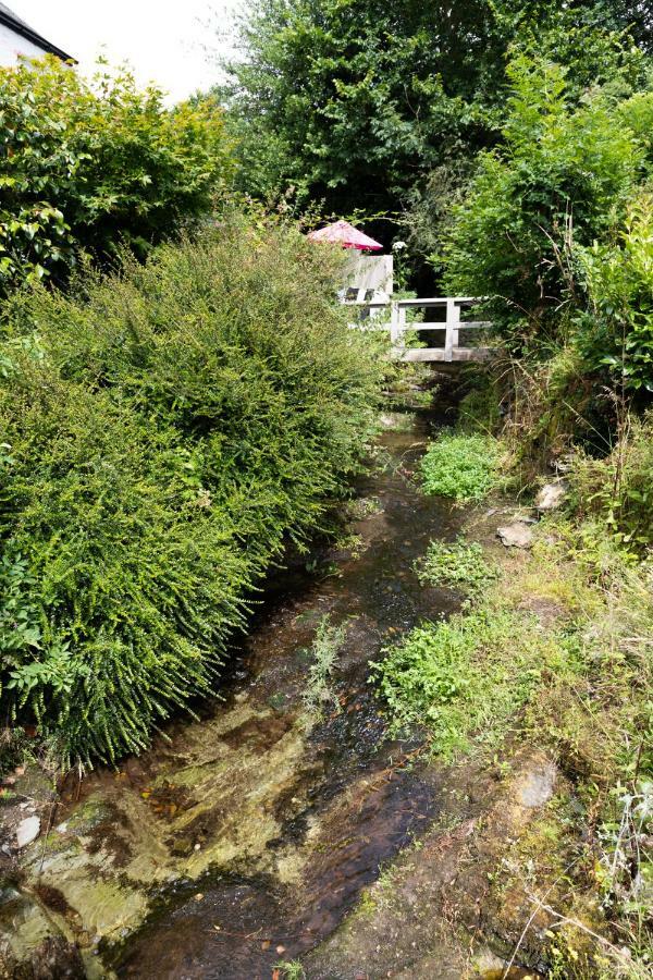 A Superb Bijou Retreat With Jacuzzi Near An Excellent Village Pub 옐버턴 외부 사진